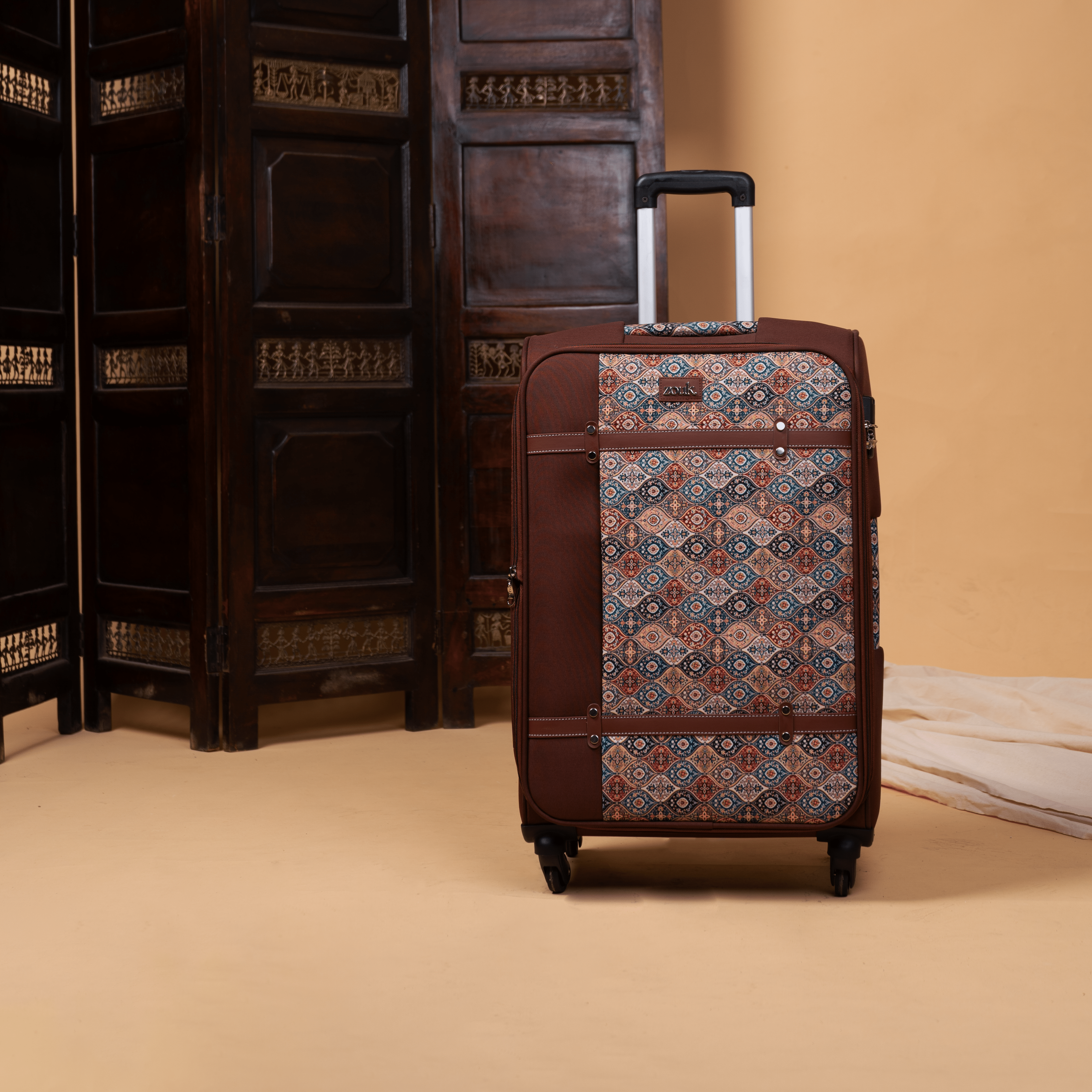 Jammu Kaleen Saira Trolley Bag (Medium)