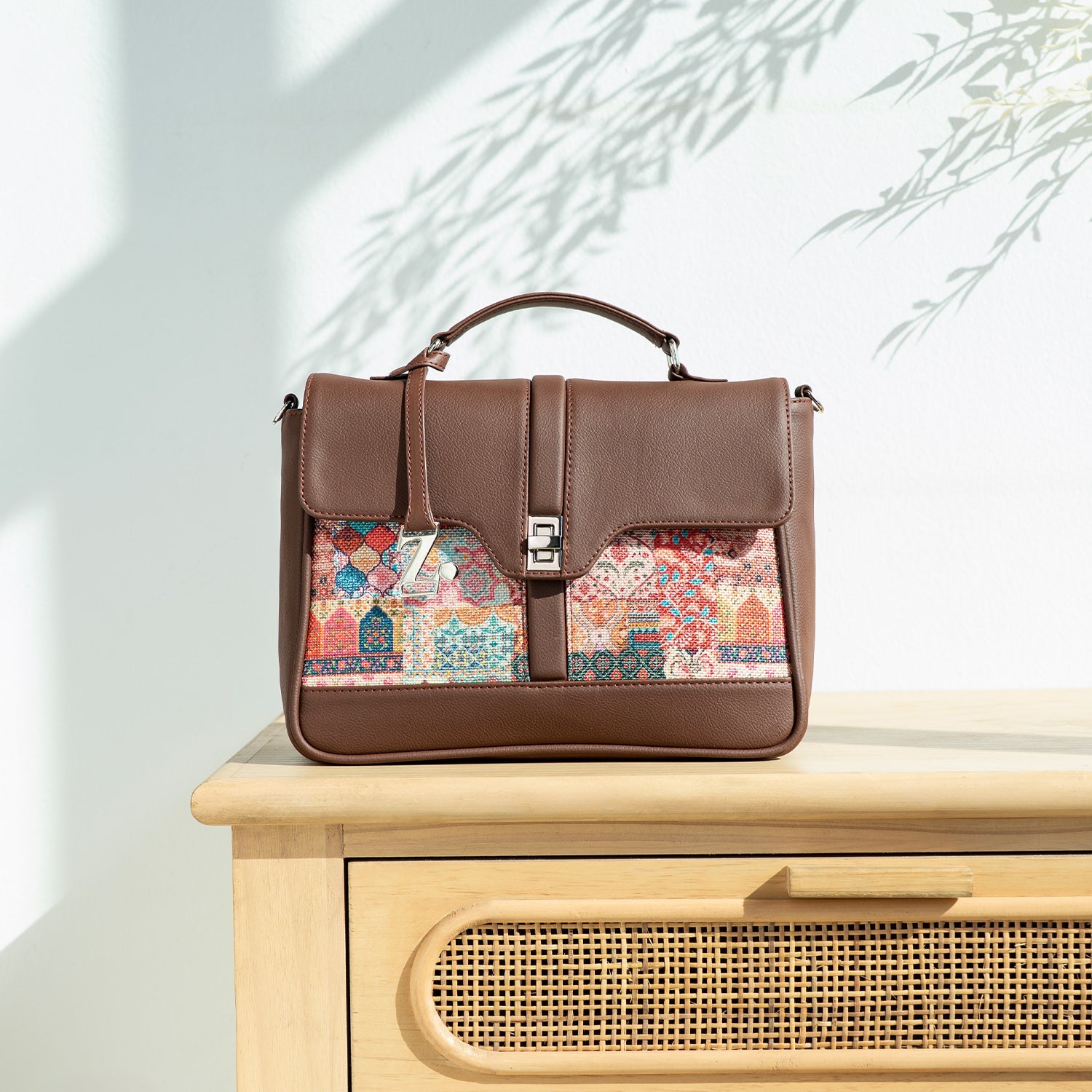 ZIP-Kriti Sanon - Kutch Gamthi Nessa Satchel