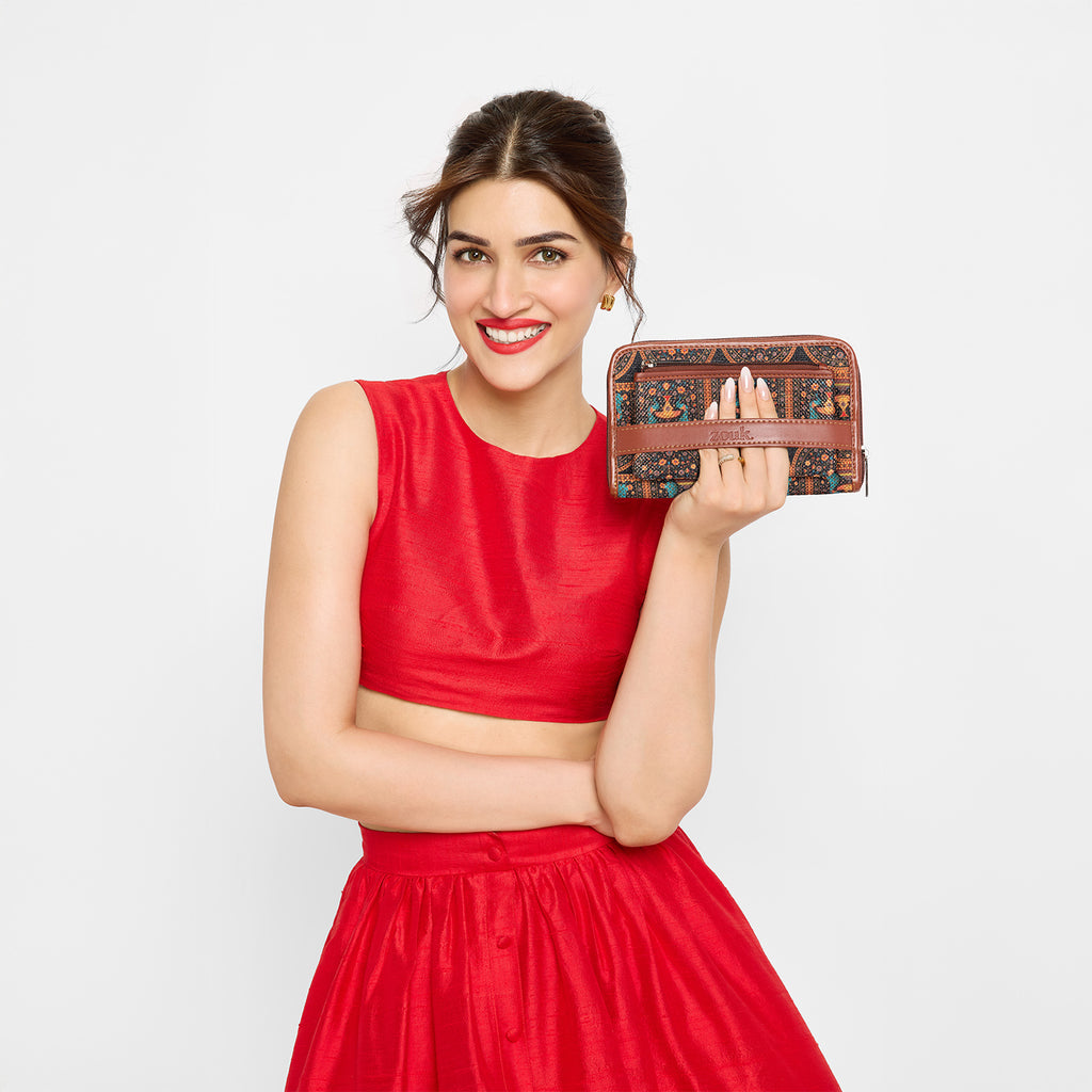 Royal Indian Peacock Motif Classic Zipper Wallet