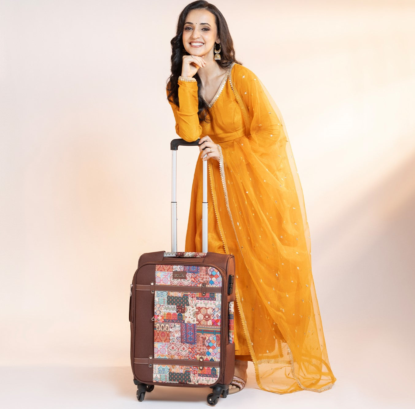 Kutch Gamthi Saira Trolley Bag