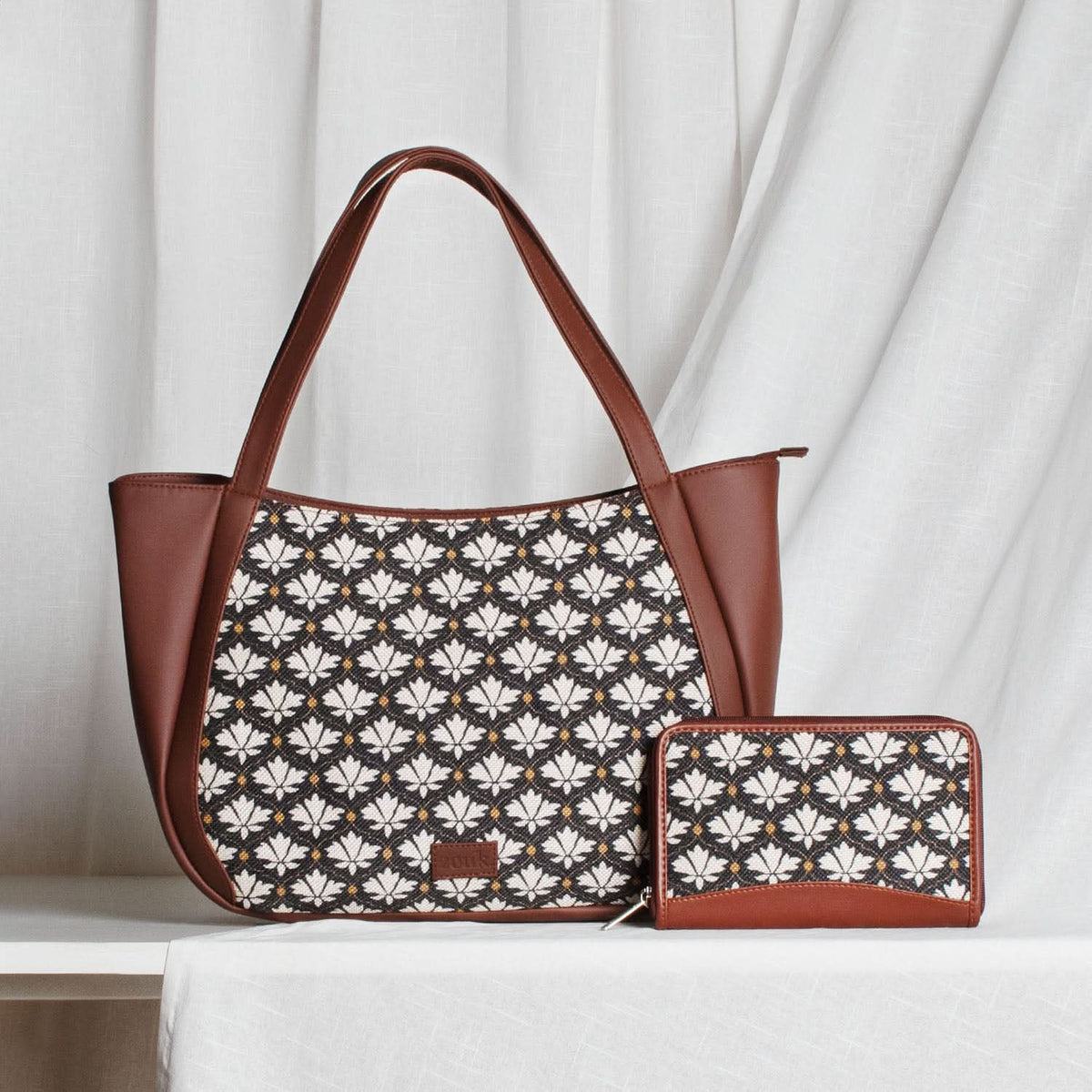 Bidri kaiser - Luna Handbag & Chain Wallet Combo