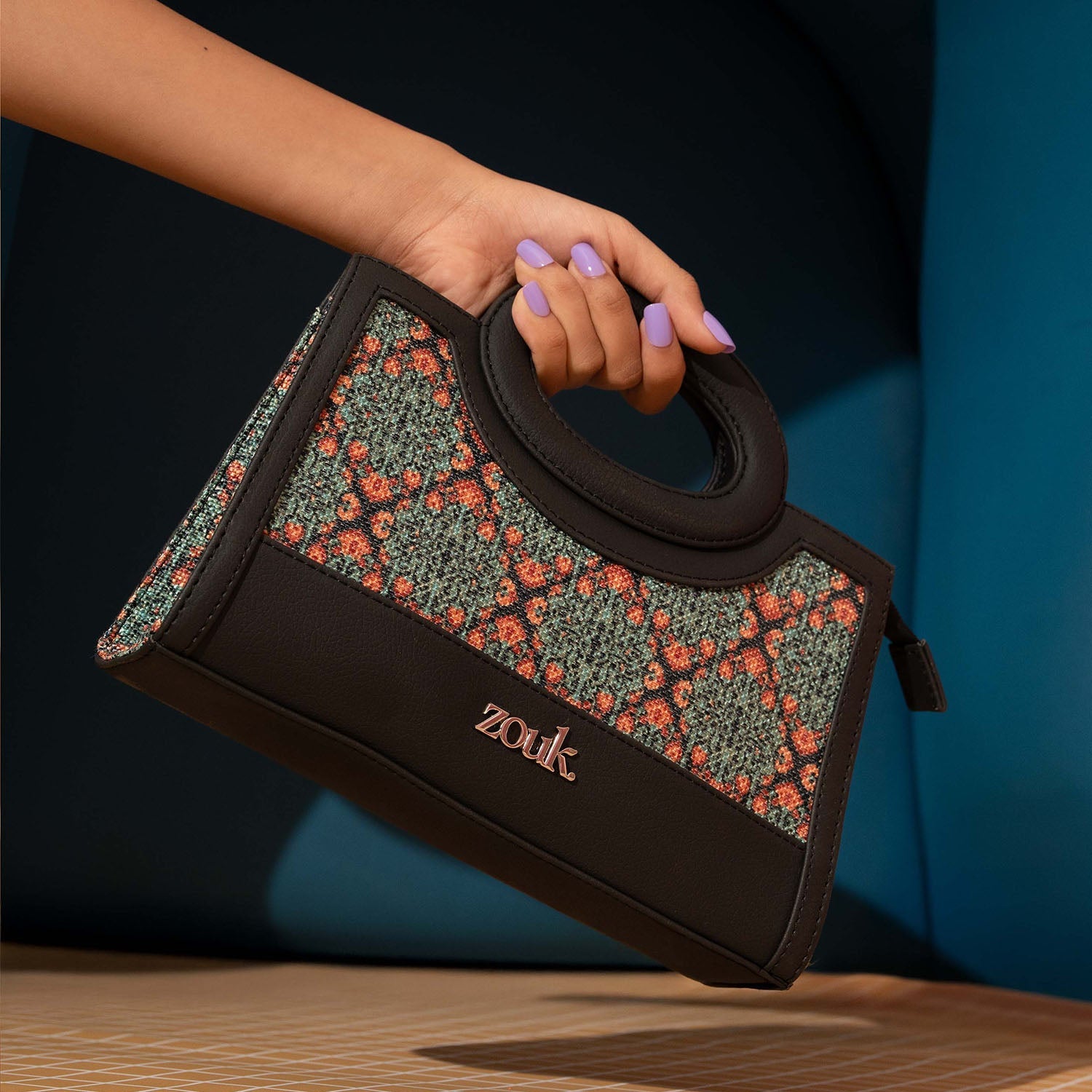 ZIP-Zoe Sling Bag - Kolkata Nouveau