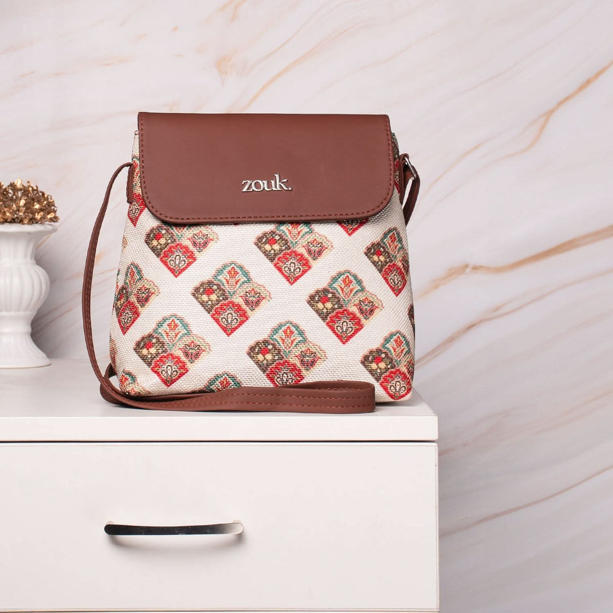 Seashell Motif White Flap Sling Bag