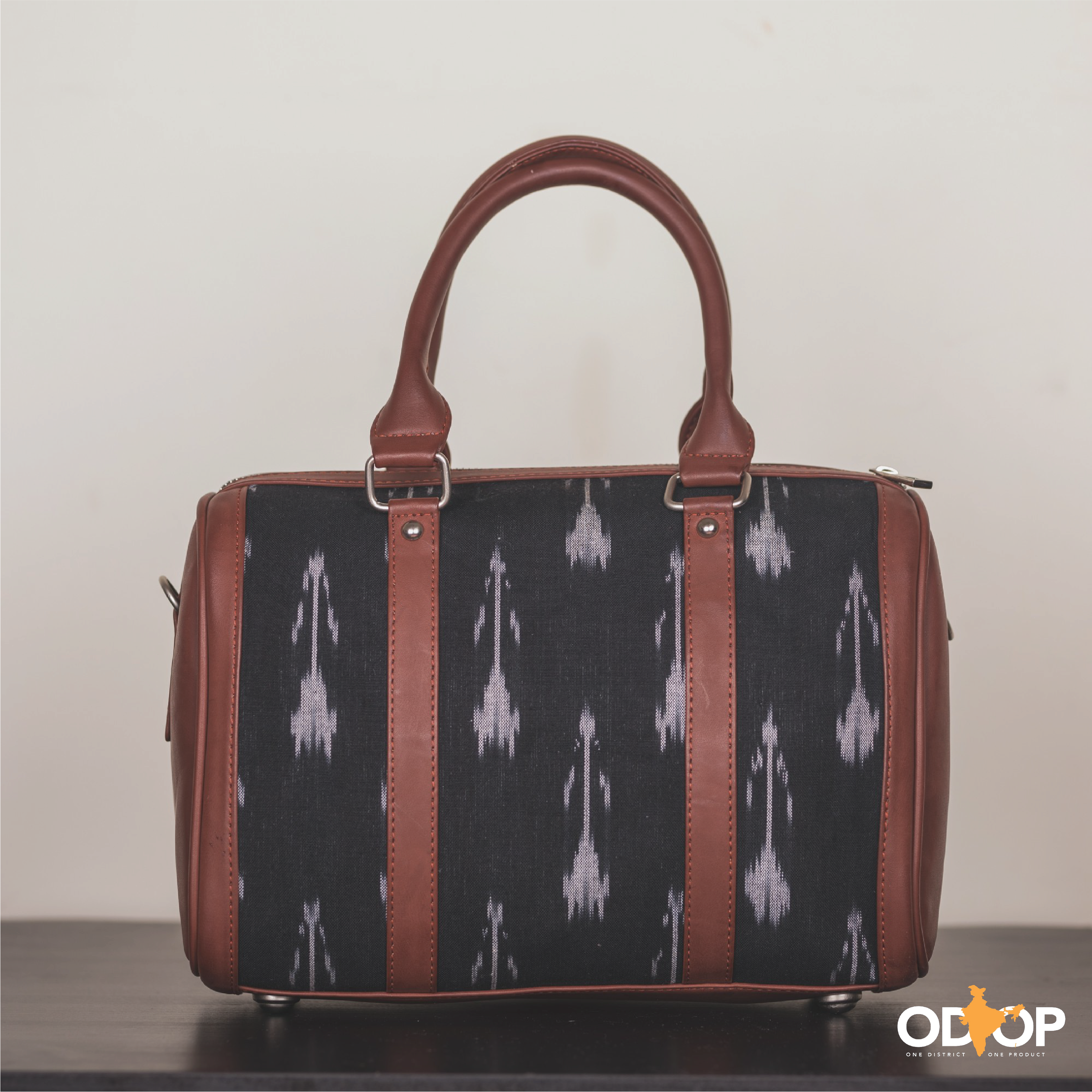 AOSAN Vegan Handbags For Women Mini Diamonds Bucket New Tote Bag Luxury  Designer Handbag Bags For Women Wholesale Crossbody Bag Handbags (Color :  Pink, Size : (15x10x15) cm) : Buy Online at