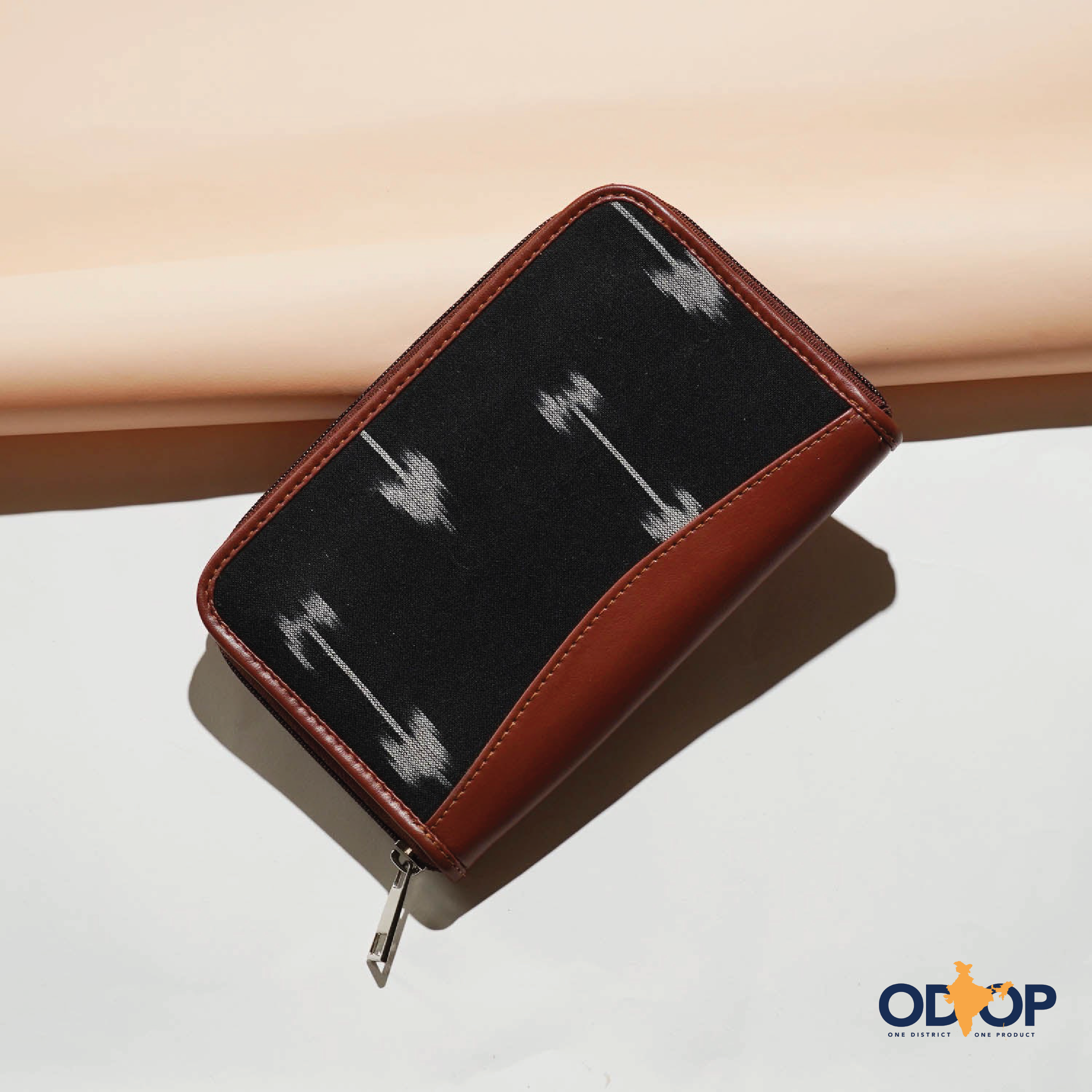 Ikat Arrow Chain Wallet