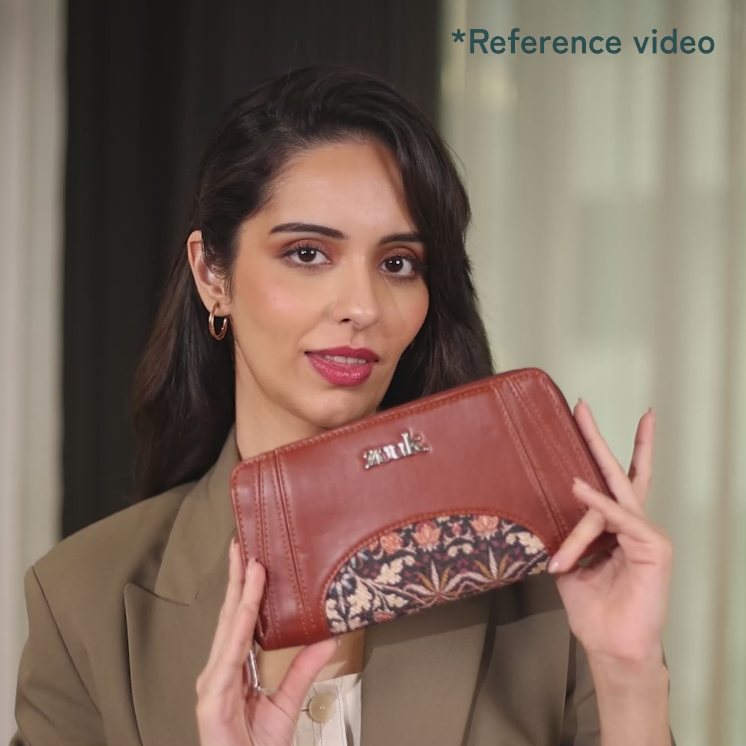 Arika Zipper Wallet_1_video