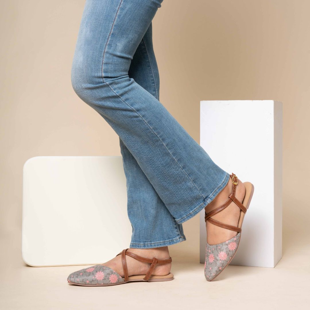 Paaduks Heti Black Sandals For Women | Sepia Stories