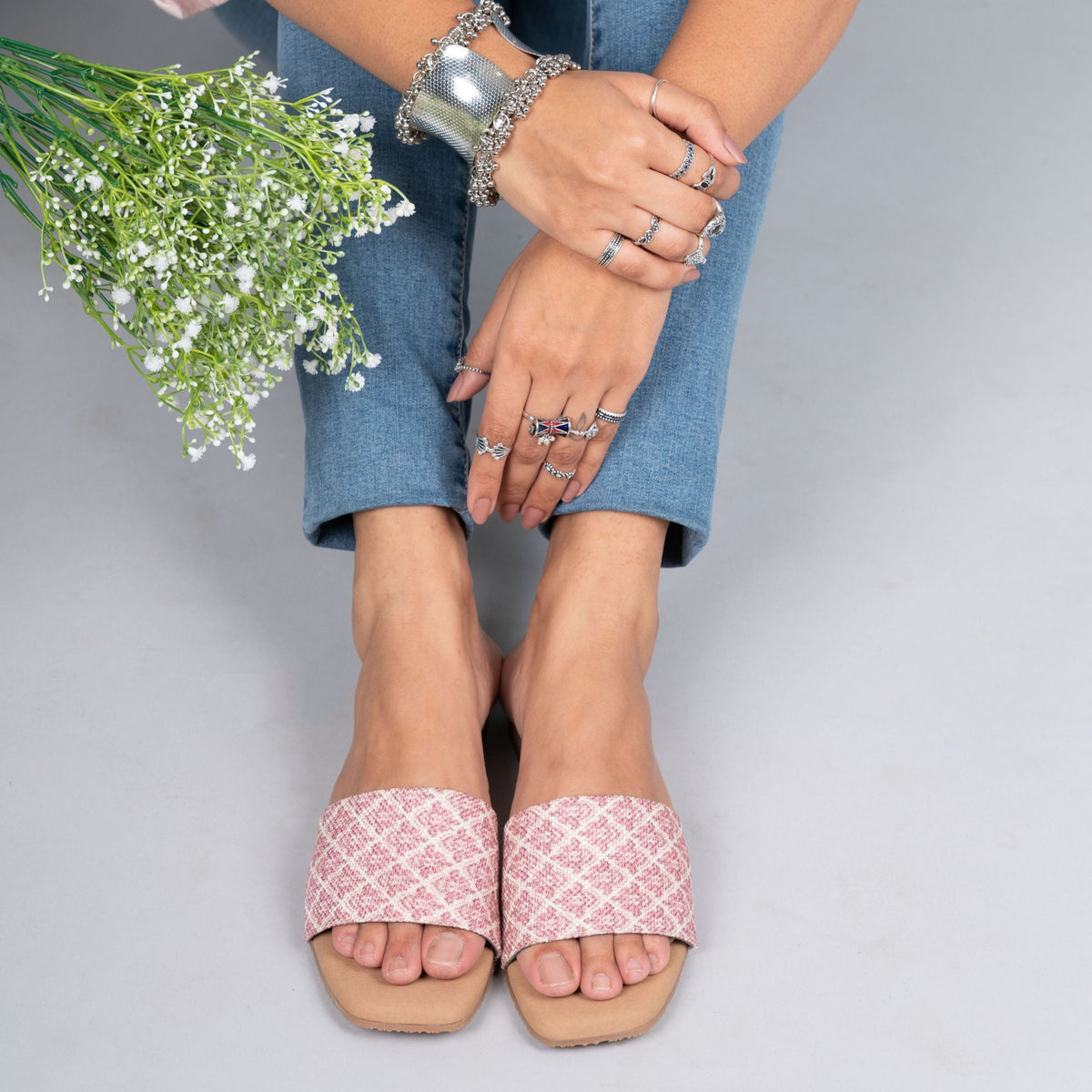 Chamoli Motif Casual Flats