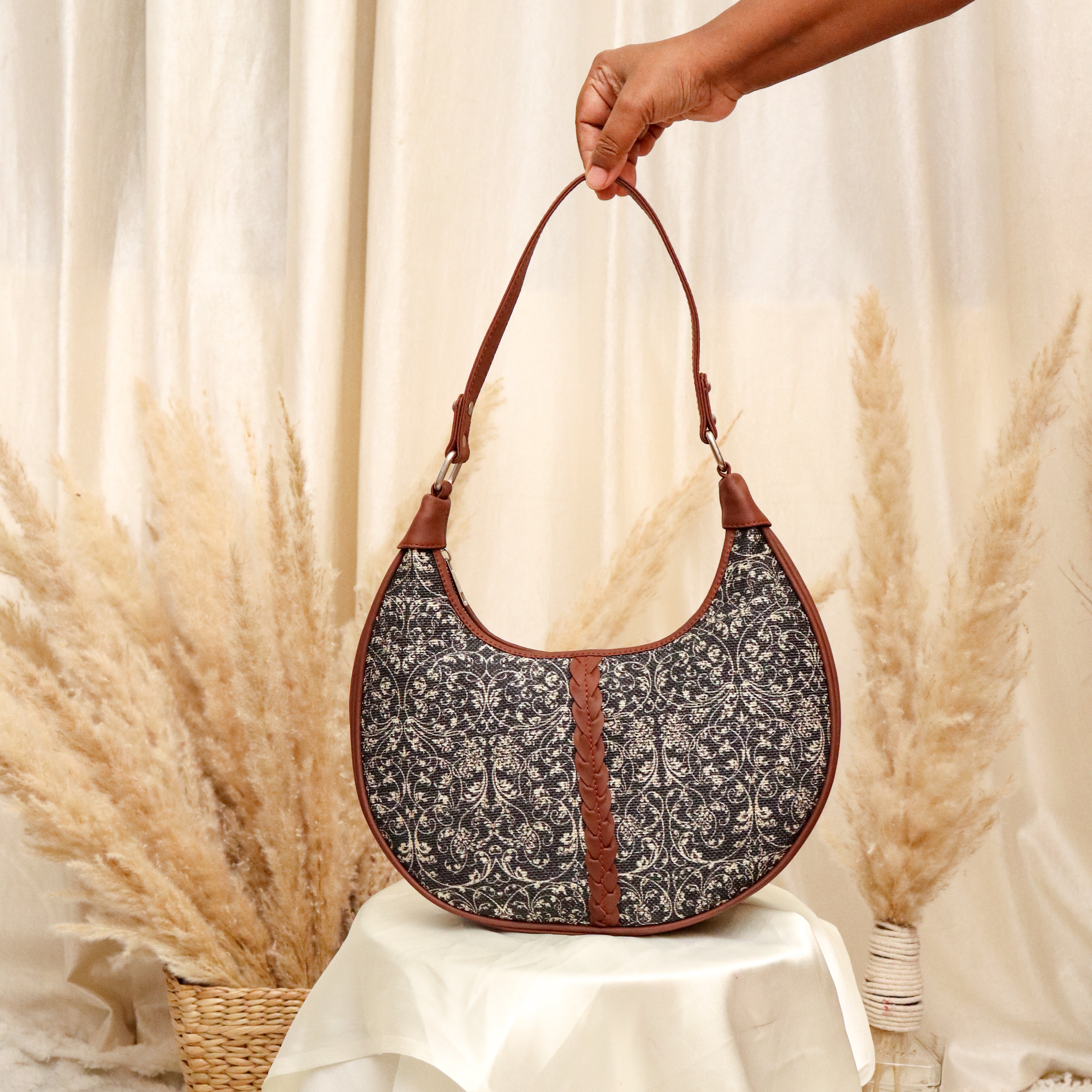 Vintage Women Woven Shoulder Bag Solid Color Lace Ribbon Tote Handbags  Wicker Boho Straw Bag for Summer Beach Handle Beige Bags