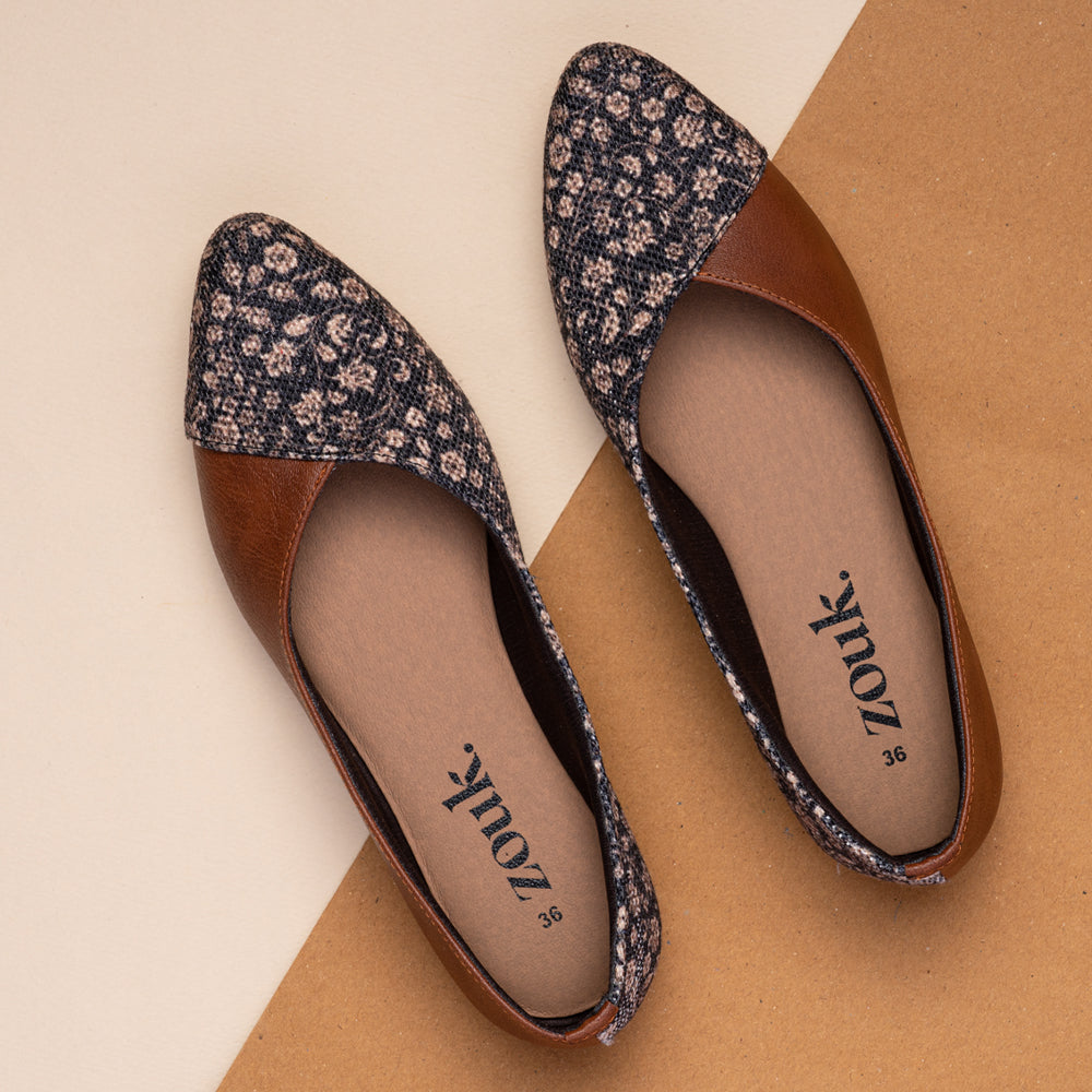 Buy Blue Embroidered Juttis by Label Deepti Bajaj Online at Aza Fashions.