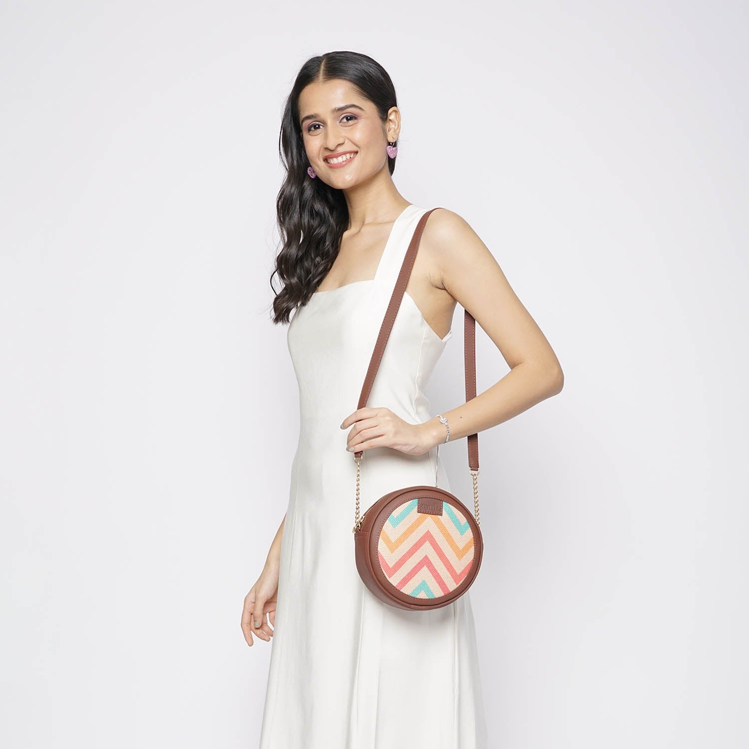 Round shape outlet sling bag